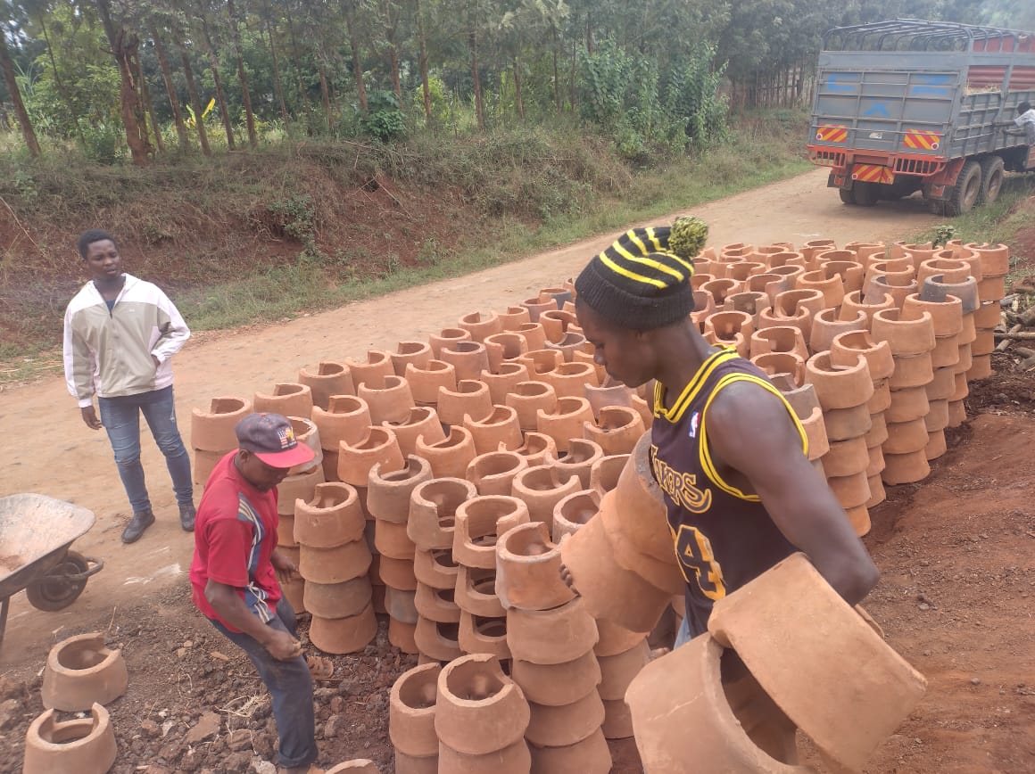Demonstration of Jiko Kisasa stove use
